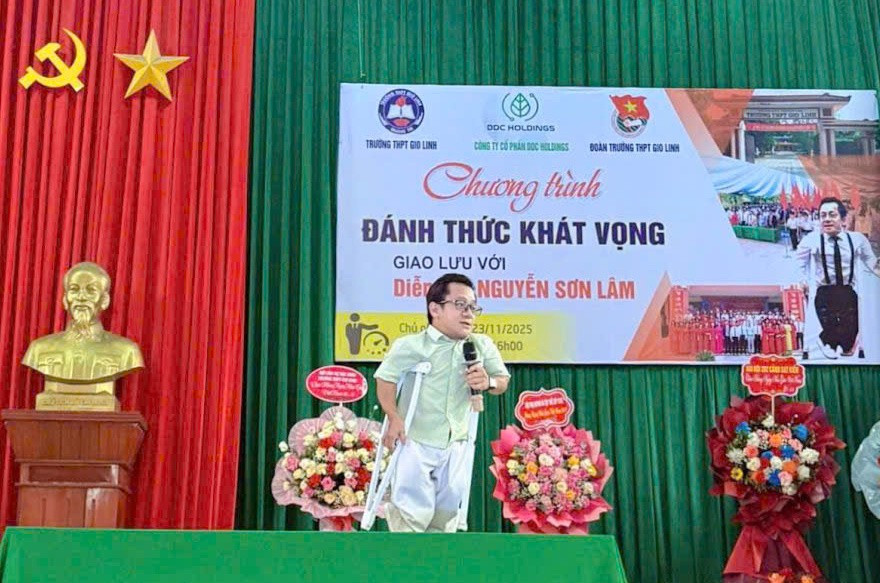 ‘Nick Vujicic Việt Nam’ truyền cảm hứng vượt khó cho học sinh Quảng Trị