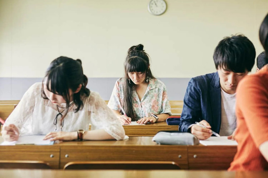 Gánh nặng giữ chỗ đại học với sinh viên Nhật Bản