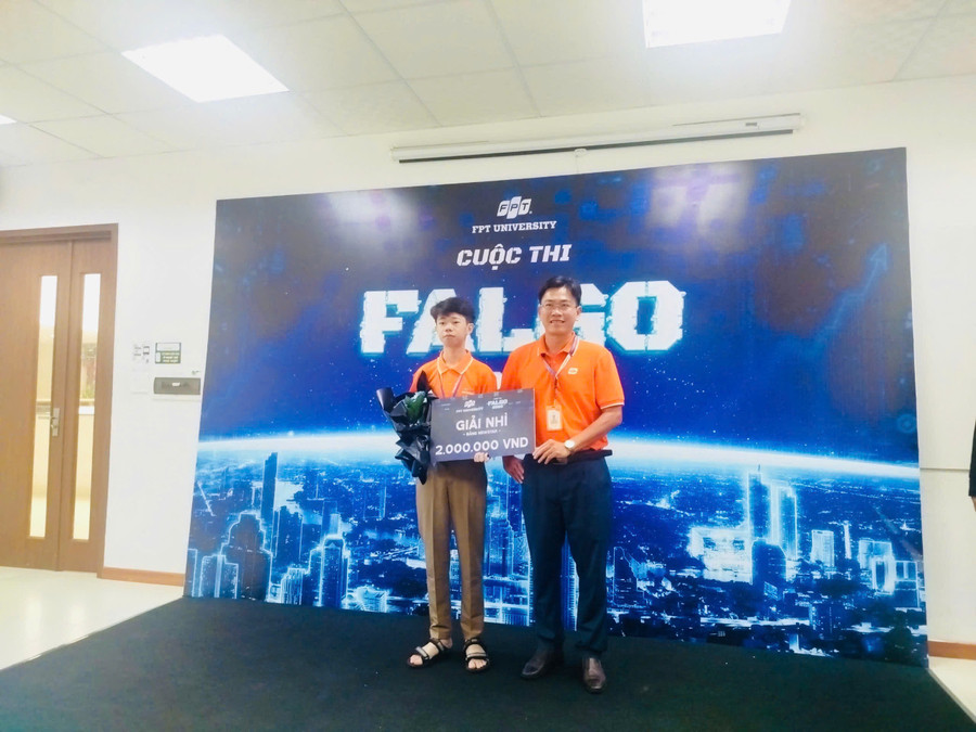 Nam sinh lớp 10 mê lập trình vừa học phổ thông, vừa học chương trình đại học