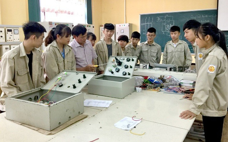  Quy định xem xét thuyên chuyển, điều động hoặc xét chuyển vị trí việc làm 