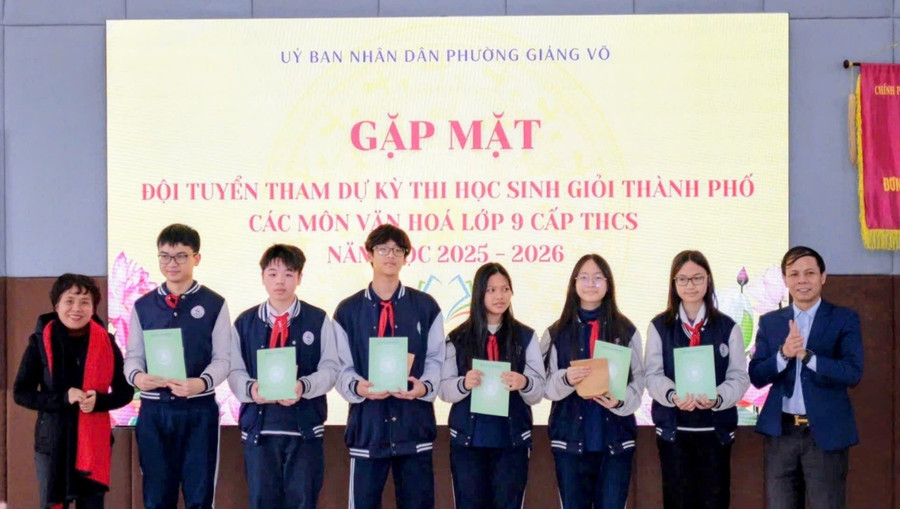 Một lớp học ở ngôi trường không chuyên đạt 4 giải Nhất cấp TP Hà Nội