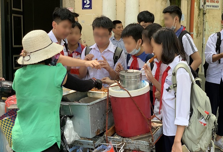 Người bán chất gây nghiện, thực phẩm không bảo đảm an toàn cho trẻ em bị phạt tới 40 triệu đồng