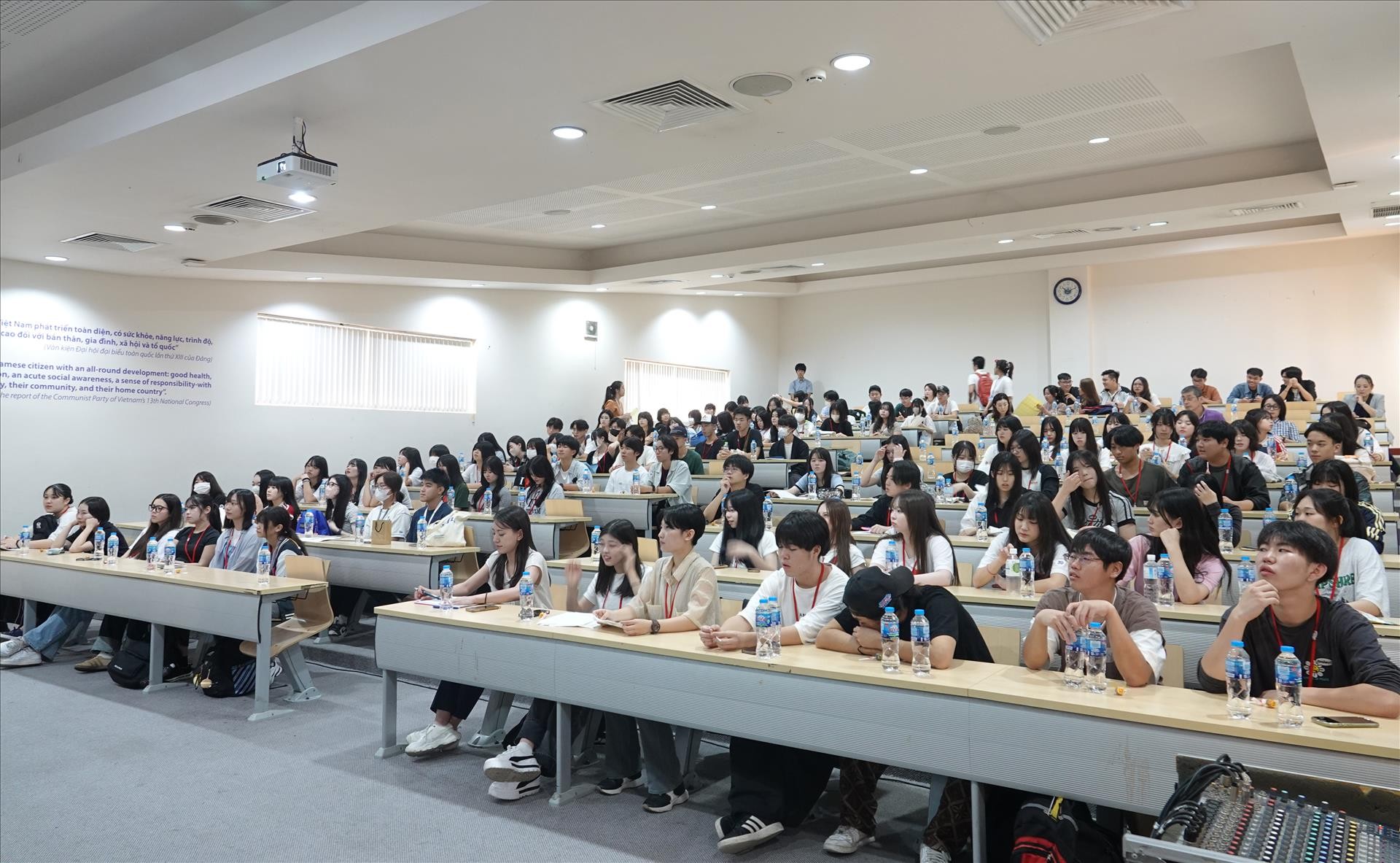 Lần đầu áp dụng chuẩn nghề nghiệp thống nhất cho giảng viên đại học công lập và ngoài công lập