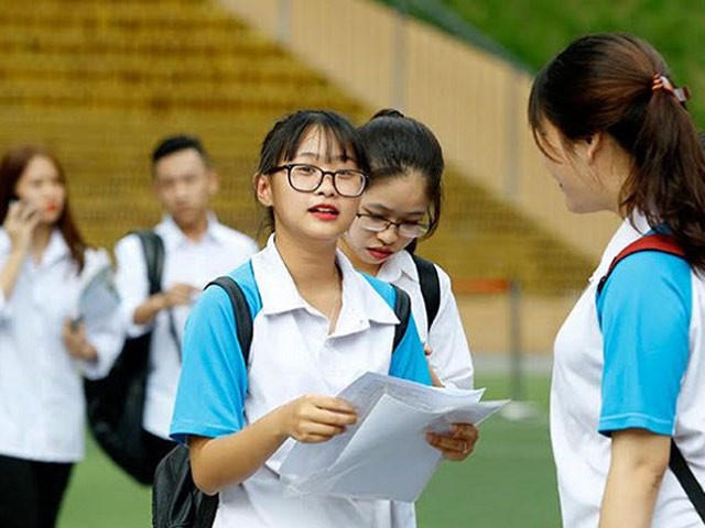 Vì sao xét học bạ 2026 bắt buộc có Toán hoặc Ngữ văn?