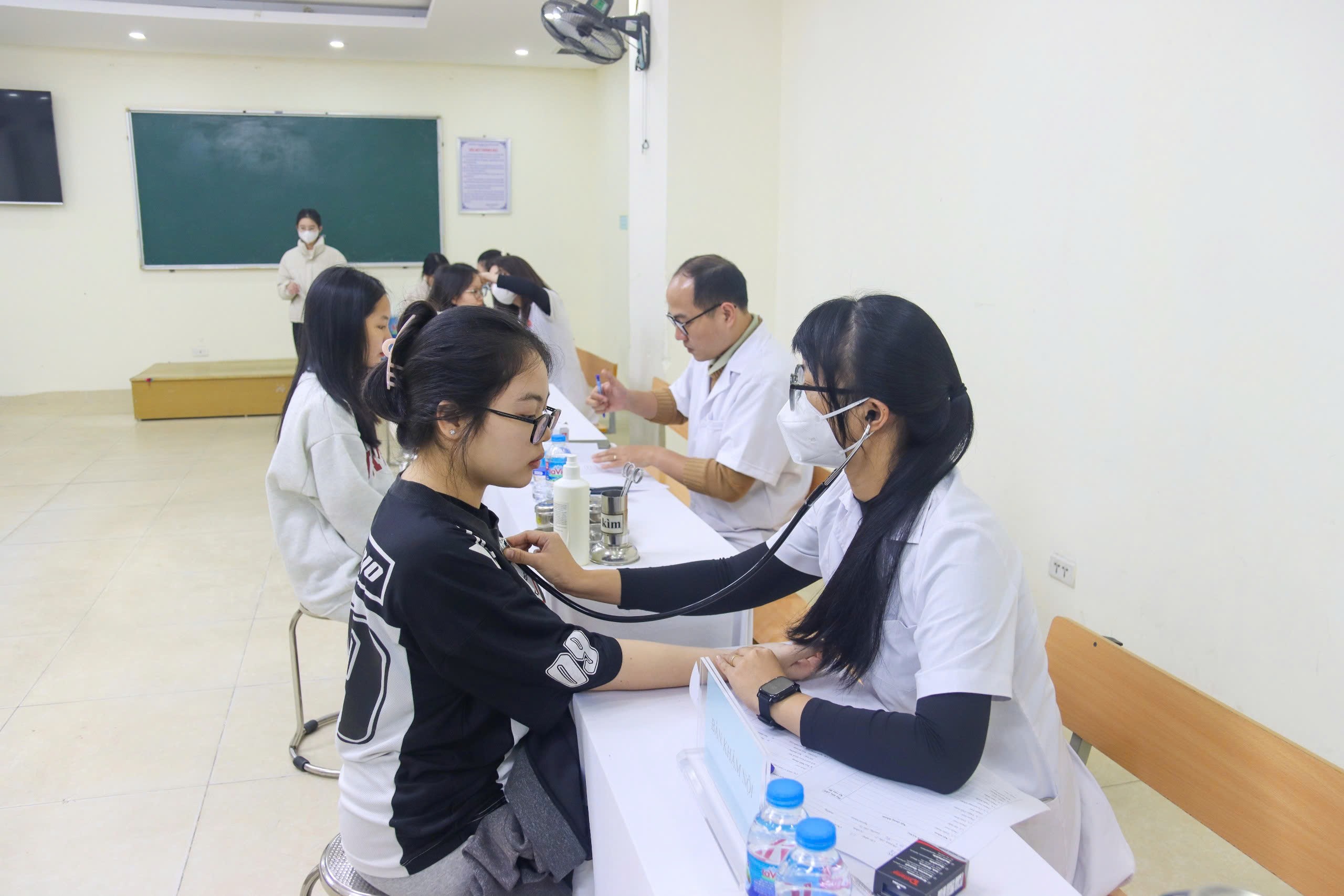 Học phí nhiều trường y dược tăng mạnh trong năm 2026
